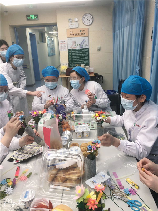 似花美丽骄傲绽放同济医院开展三八妇女节医护手工活动