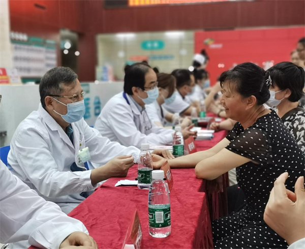 同济医院光谷院区开展 "办实事,送健康"主题教育基层行活动_同济新闻