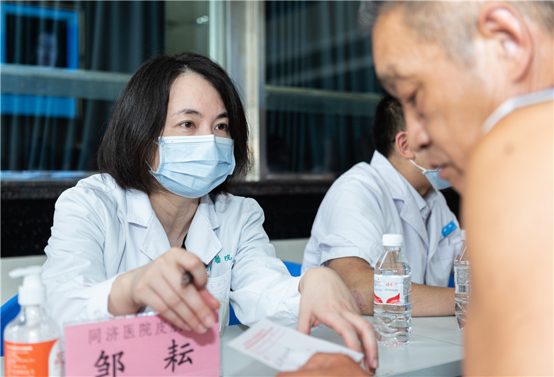 2023-9-20 帮扶恩施来凤县人民医院捐赠义诊14QJD.jpg 2023-9-20 帮扶恩施来凤县人民医院捐赠义诊14QJD.jpg